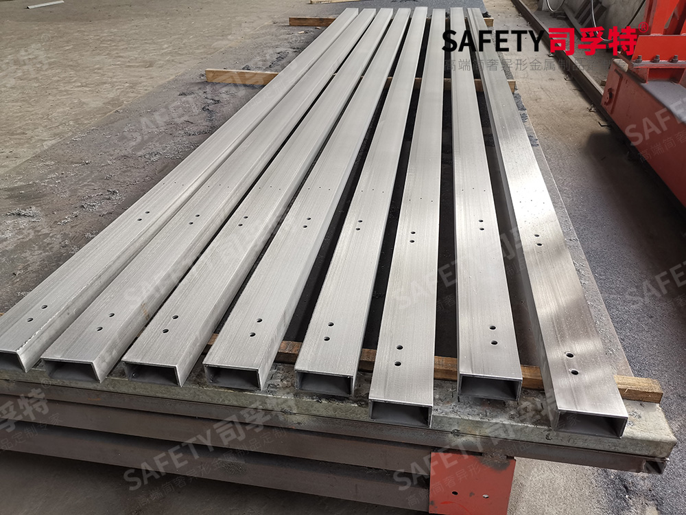 精致鋼型材:大通透玻璃建筑的骨架與靈魂(圖3) 1 (1).jpg