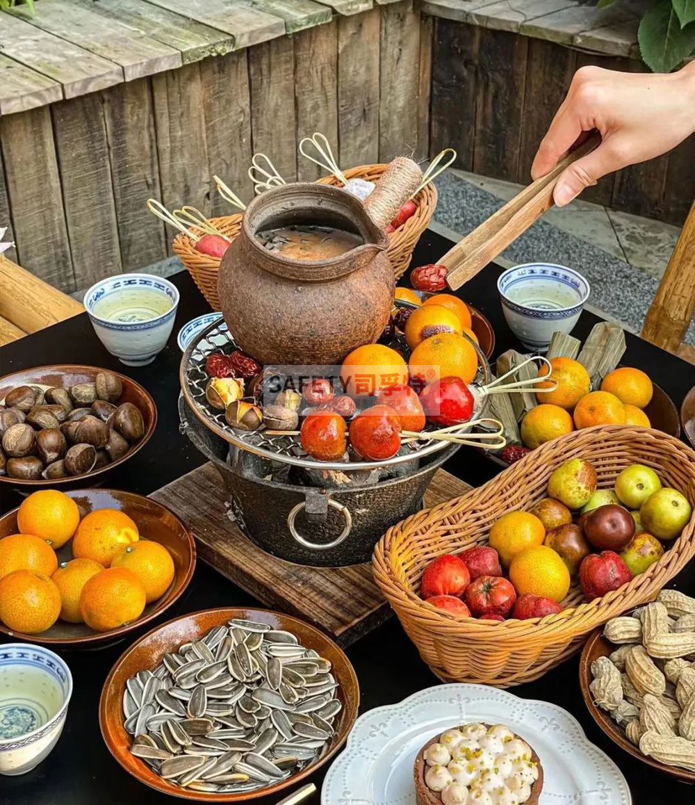 圍爐煮茶刷屏,一起來感受古詩詞中的茶風茶韻「圍爐茶桌,炭火爐」(圖1) 圍爐煮茶刷屏,一起來感受古詩詞中的茶風茶韻「圍爐茶桌,炭火爐」(圖1)